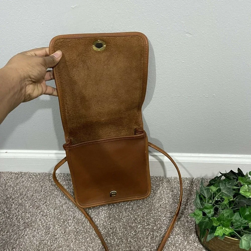 Vintage Coach Brown Leather Crossbody Flap Compact Pouch Mini Bag Turn lock - Picture 6 of 9